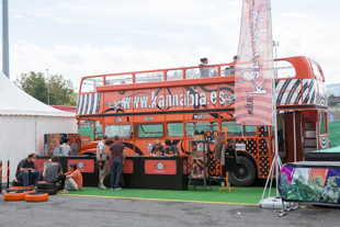 Photo du bus stand kannabia pendant l'expo grow 2014 de Irun