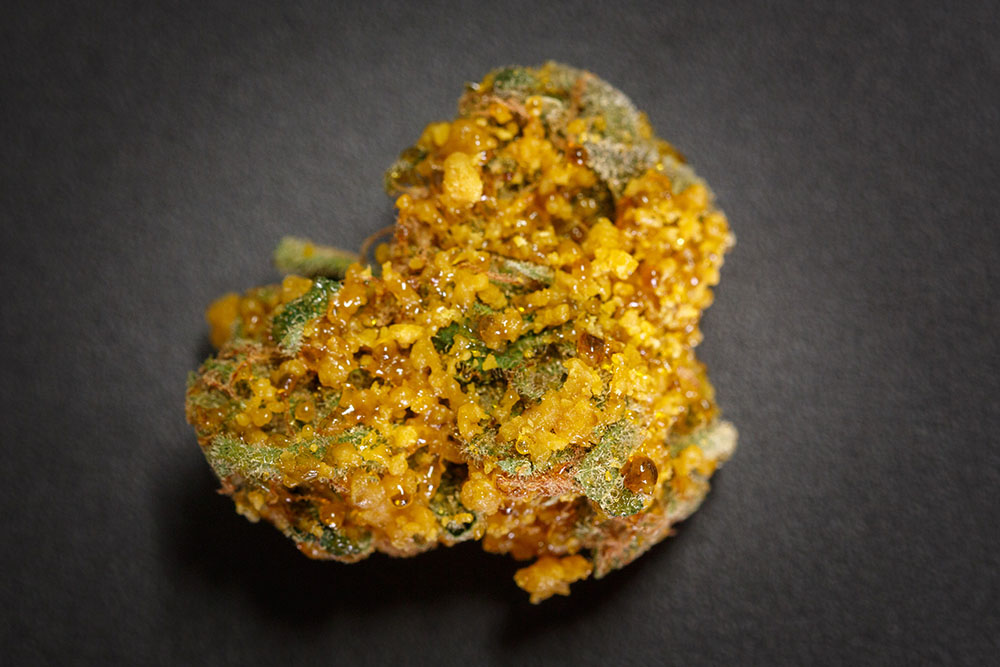photo shatter jaune sur cannabis