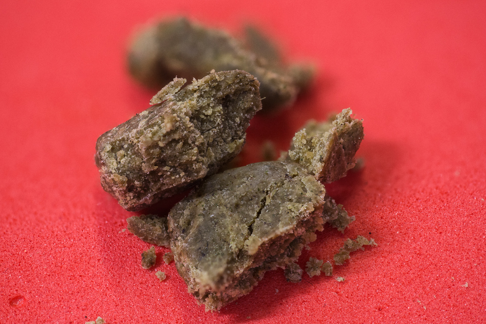 photo macro hash icolator weed