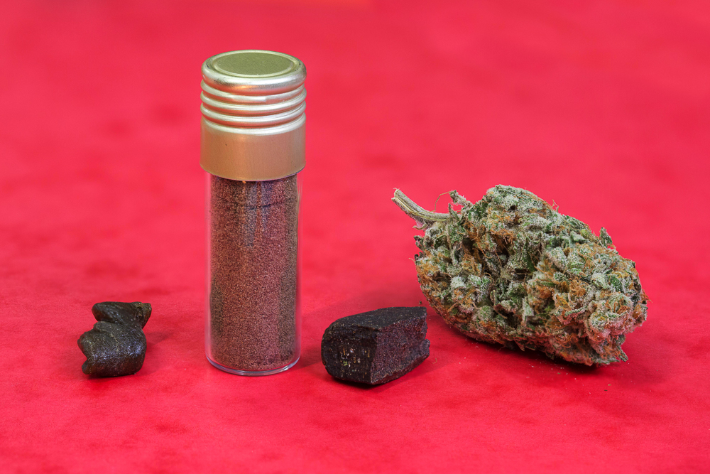 photo macro hash icolator weed